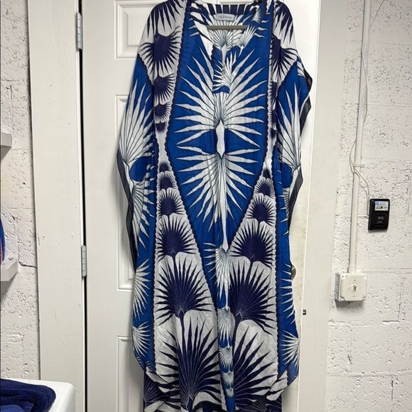 LOTTY B MUSTIQUE - Blue and White Palm Leaf Kaftan - Brand New - One Size - Picture 1 of 5